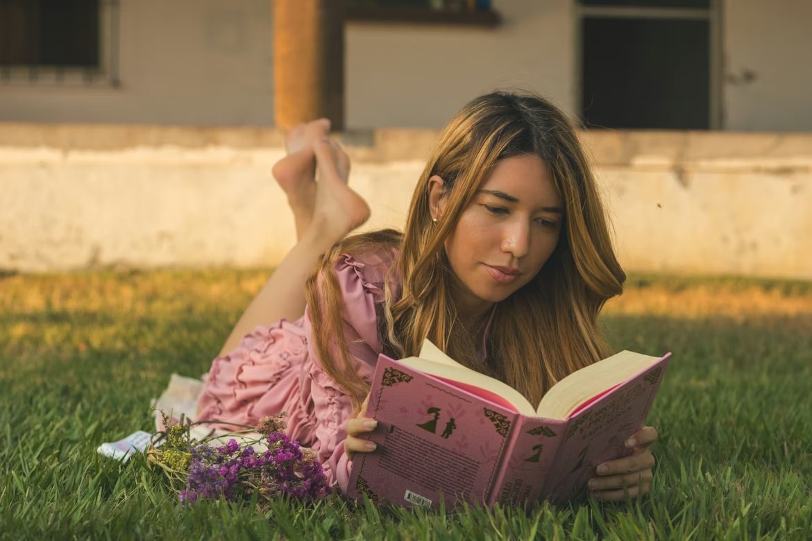 freeboostpromo's tweet image. The best part of reading is that moment when the world around you simply fades into the background. #ReadingIsPower #BookLovers