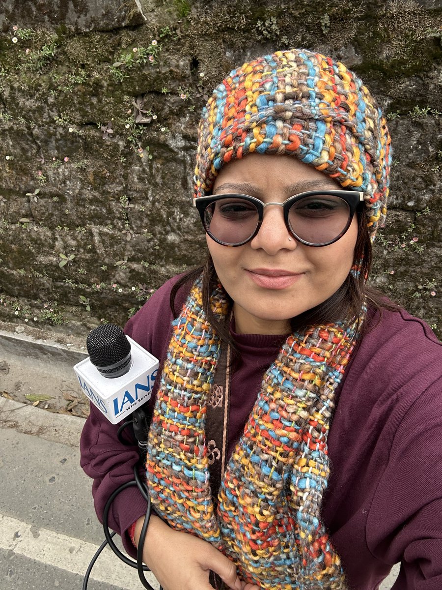Poonampanoriya's tweet photo. From the hills of Darjeeling, covering India’s hottest election. ☝🏽🗳️
#WestBengalLegislativeAssemblyelection2026 #GroundReporting #Election2026 #AssemblyPolls #ModiVsMamta #LifeOfaReporter https://t.co/bWnjyNt5bN