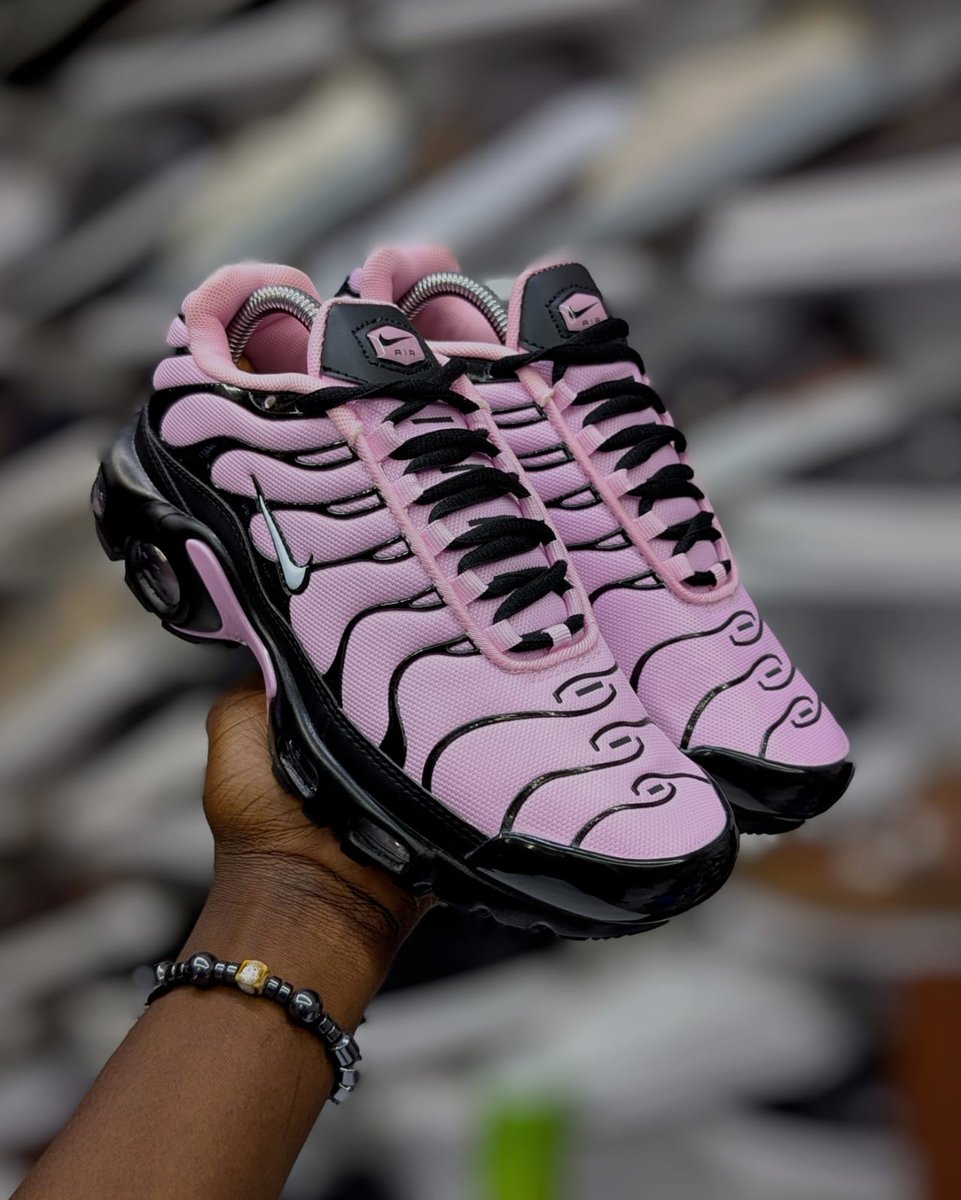 FFL_254's tweet image. Nike Airmax sneakers🔥
✔️ Sizes 40–45
✔️ Durable &amp;amp; comfortable
✔️ KSh 2,999
🚚 Delivery within 24hrs(Nairobi)
🇰🇪 Countrywide delivery available 
💰 Pay on delivery available
📲 Order via WhatsApp👇
wa.me/254794858727?t…

#stylio #trendingnow #nike Gaucho MP bribe Babu Dangote