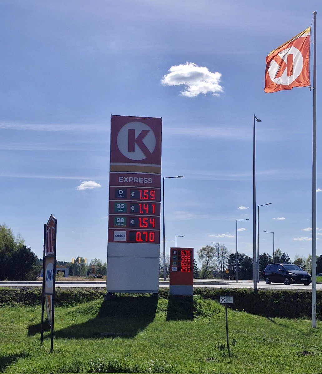 Ellen Griswold tweet media