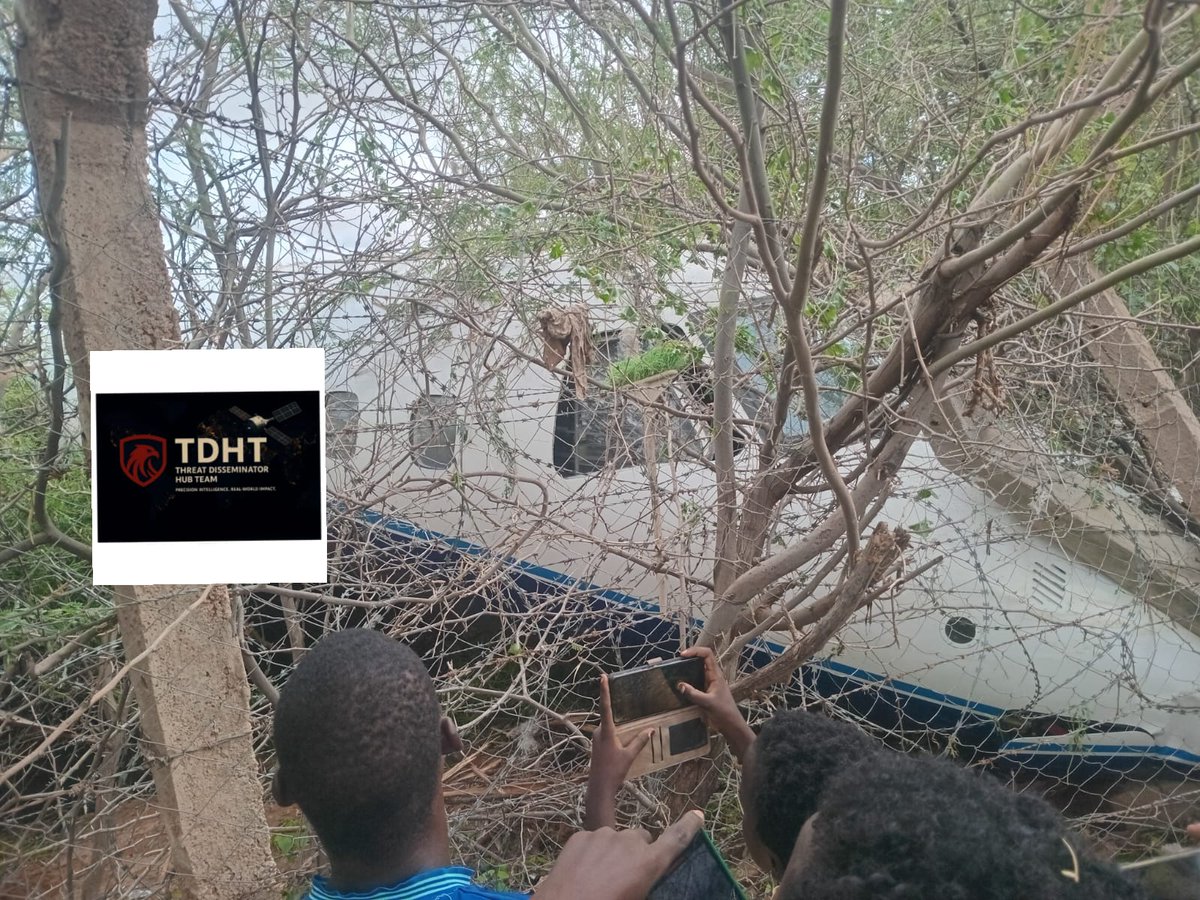 nickngei2's tweet image. #EMERGING #REPORT: EBB Air’s Embraer aircraft (registration 5Y-EBB), operating on the Mandera–Nairobi route, has been involved in a runway excursion after overshooting the airstrip and coming to rest in nearby vegetation.

#STATUS: All passengers and crew are safe.