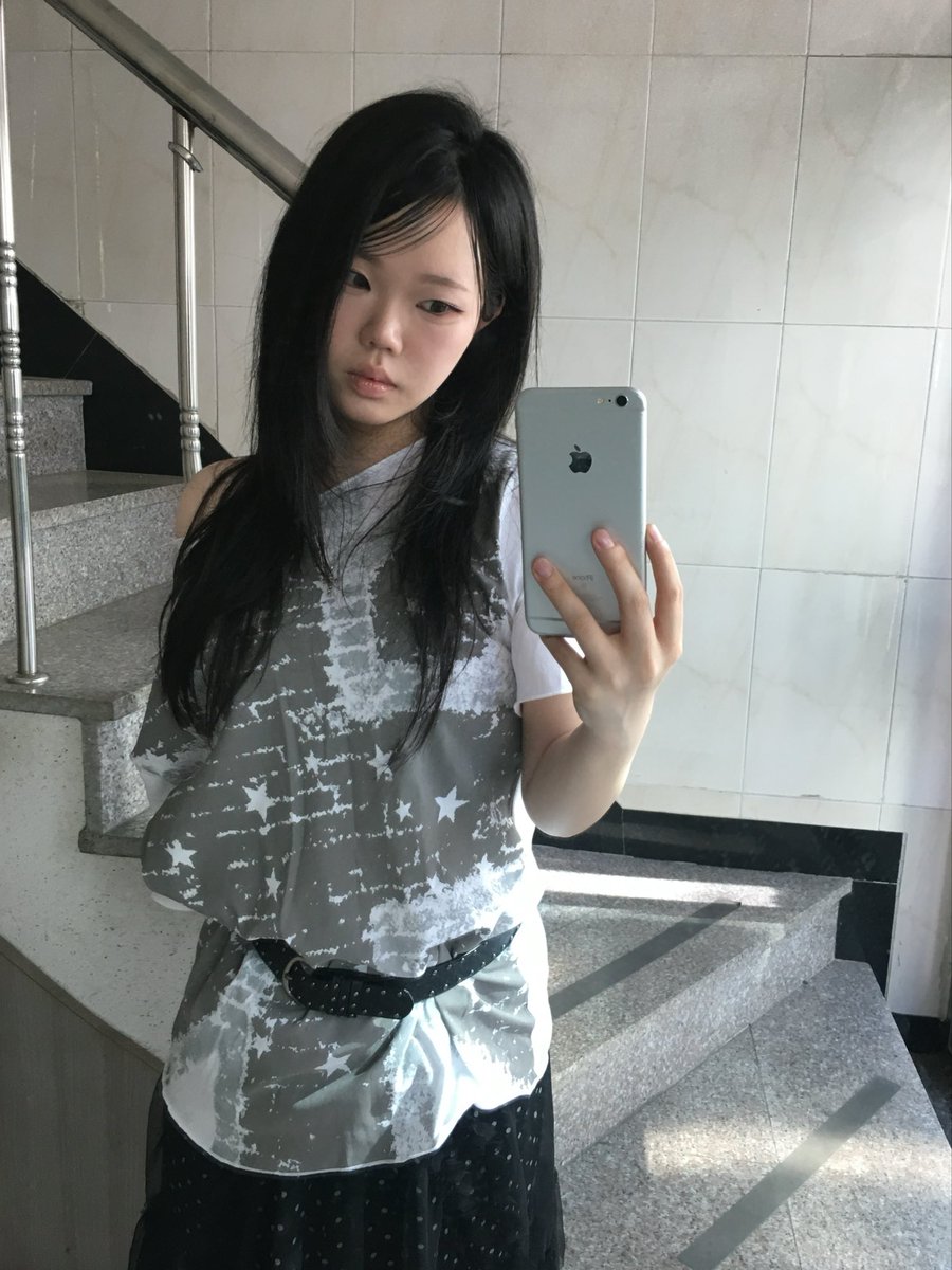 0urloveisgreatt's tweet image. #gift #협찬 

엔와이엑스엑스 여름 시즌 
봄에는 아우터 안 이너로
여름에는 단독으로 넘 좋은듯...

@nyxx_space #nyxx