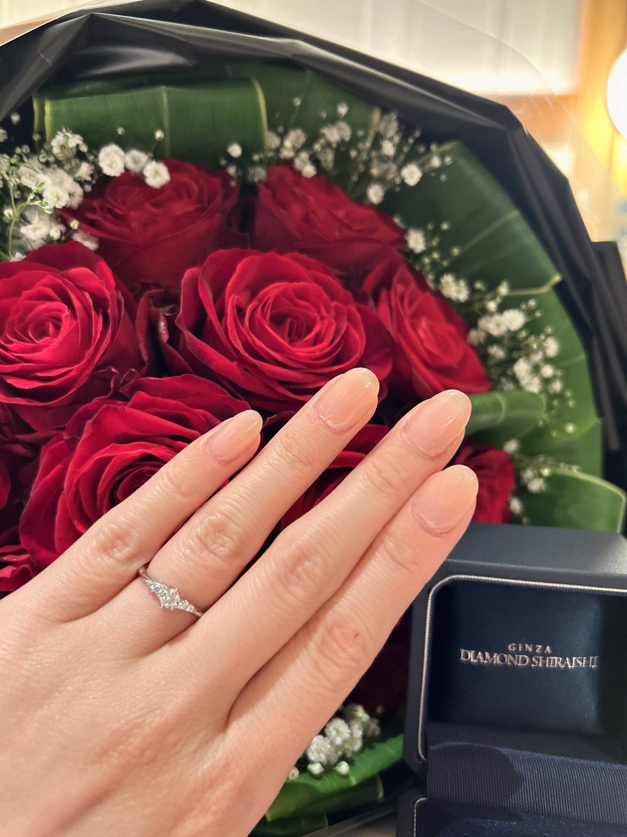 ARStoMNPL's tweet photo. 全く浮上できておりませんが、、
先日プロポーズしていただきました💍 https://t.co/IQtxjXOoEn
