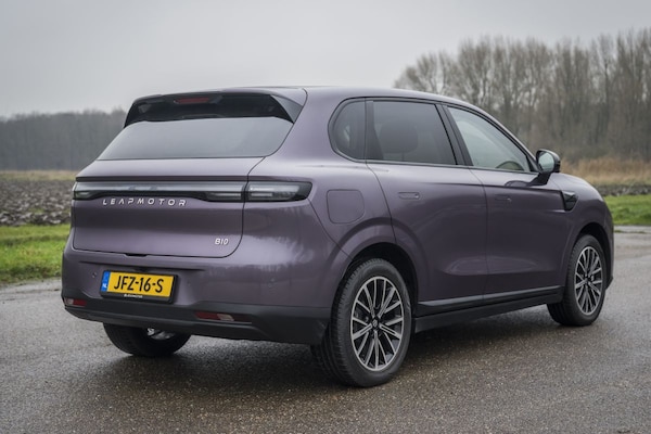 AutoWeek tweet media