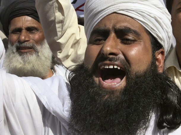 Γιατί κε Μητσοτάκη πρέπει να θεωρώ τον Άραβα ή Ασιάτη ή τον Αφρικανό Ισλαμιστή συμπολίτη μου ; απο πού και ως πού;Τι με συνδέει πολιτισμικά ,φυλετικά ,κοινωνικά, ιστορικά με τους εν λόγω πληθυσμούς; Μόνο η βία και στην σχέση αυτή  ο Έλληνας πάντα βρισκόταν στην πλευρά του θύματος