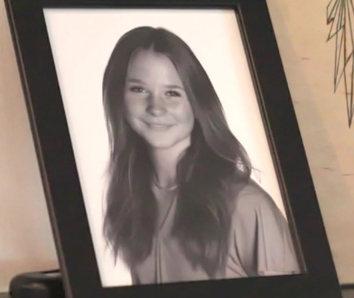 Krisztina Maria tweet media