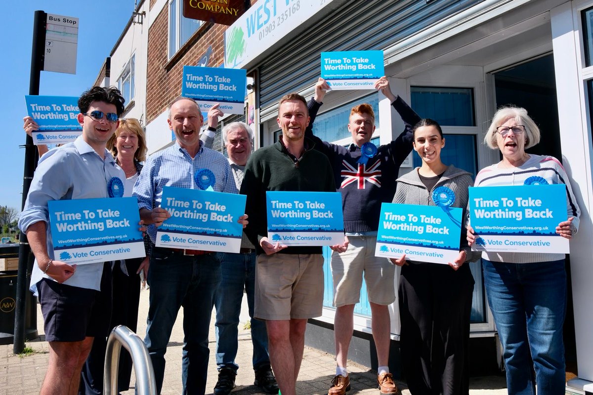 Matt_VickersMP's tweet image. ☀️  You can’t beat campaigning in the sunshine!

An incredible day in Eastbourne, Worthing and Farnborough with our brilliant @Conservatives candidates and activists.

Top response from local residents! 👍

🗳️ #VoteConservative on 7 May.