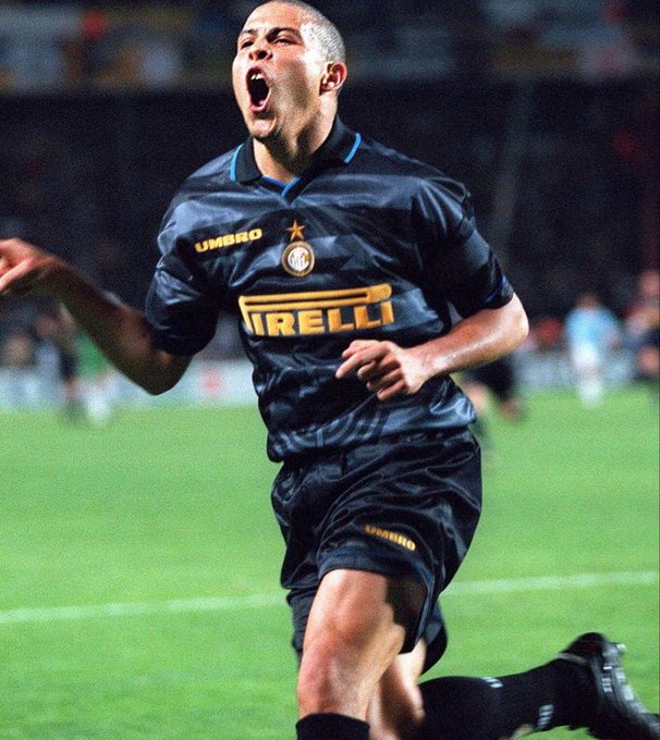 90sfootball's tweet photo. Ronaldo 🇧🇷 https://t.co/sxdjWi2Xib