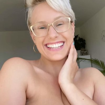 Anna warnke tweet media