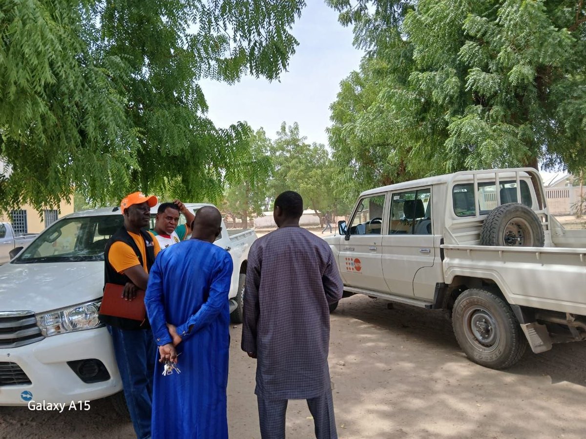 UNFPACameroon's tweet image. 🚀 Innovation : à Moulvoudaye et Bertoua, le « zéro papier » est une réalité. Les chefs d’équipe maîtrisent les applications CENTRY et MAPI GIS pour géolocaliser chaque école et poste agricole en temps réel. 📱🛰️ #TechForGood