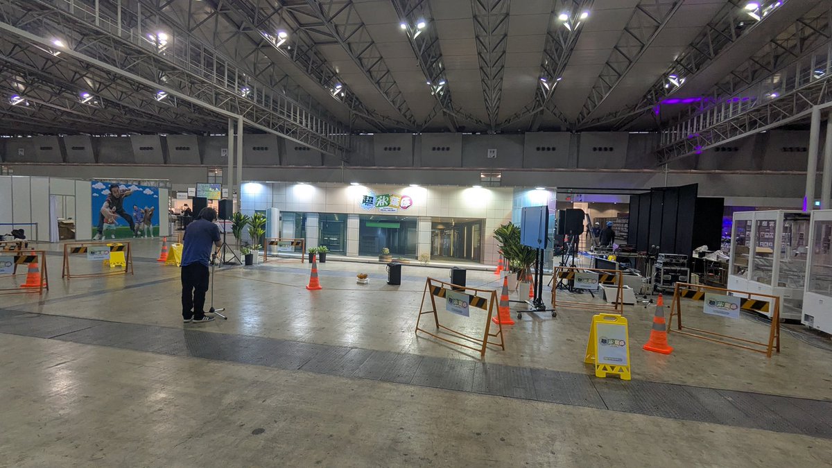 Light / Poker tweet media