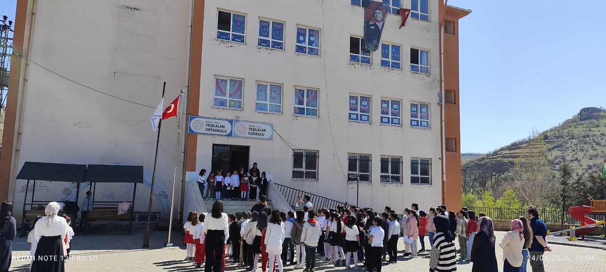 YesilalanO's tweet photo. "Çocuklar ,yeryüzünün en saf çiçekleridir ."23 Nisan Ulusal ve Egemenlik Bayramı okulumuzda coşkulu bir şekilde yapıldı.@mardinilmem ,@SavurMem ,@avnisengul80 @kaymaz54murat https://t.co/Baq7KV241y