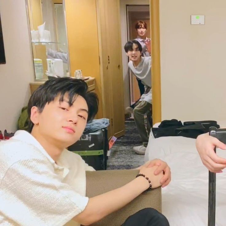 chottominteu's tweet photo. Me and my sister at the back after telling our mom that we r not interested in watching her favourite soap operas 😭
#Hanlimz https://t.co/C2iHLeIoqX