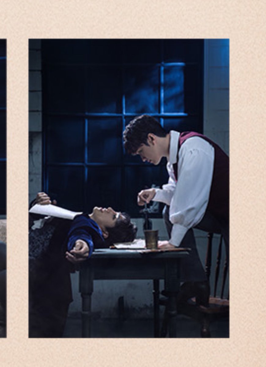 둘 다 얼굴은 측면뿐이지만 예뻐서 주신것같은데
둘 다 얼굴이 제대로 나오지않은 페어컷 저 처음받아봐요
근데 전 왼얼사라ㅡ좋아요