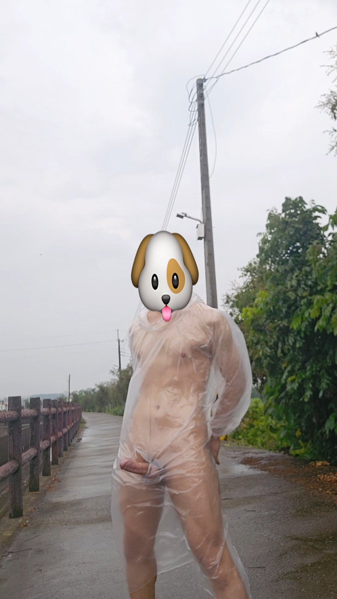 sun10699601's tweet photo. 透明雨衣若隱若現真的好色🫣
我知道出來放風你很開心但馬上就戳破是不是有點過分 😐
#野裸 #裸拍 #透明雨衣 #外拍 #裸體攝影 #男體攝影 #屌環 #雨天色影 https://t.co/DZkPohDIJ0