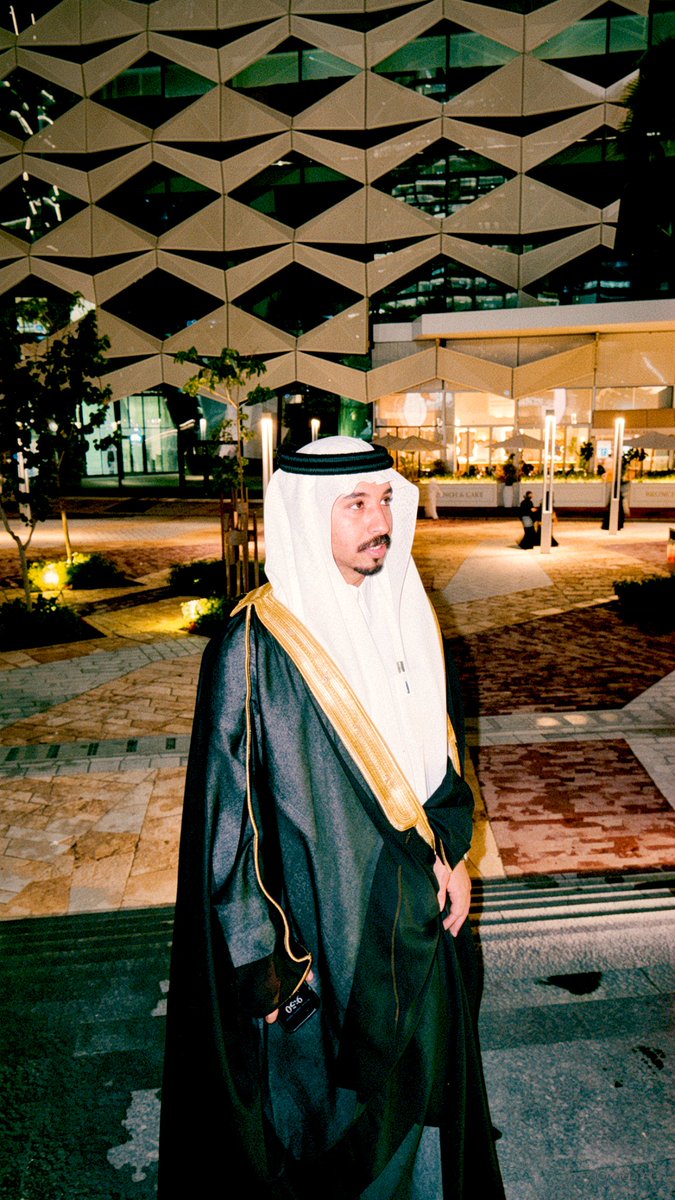 vwaxt_'s tweet photo. ليلة العمر 🎓🎓👷🏻‍♂️✨ 
#psau #دفعة١٧ https://t.co/cotsL8ek8F