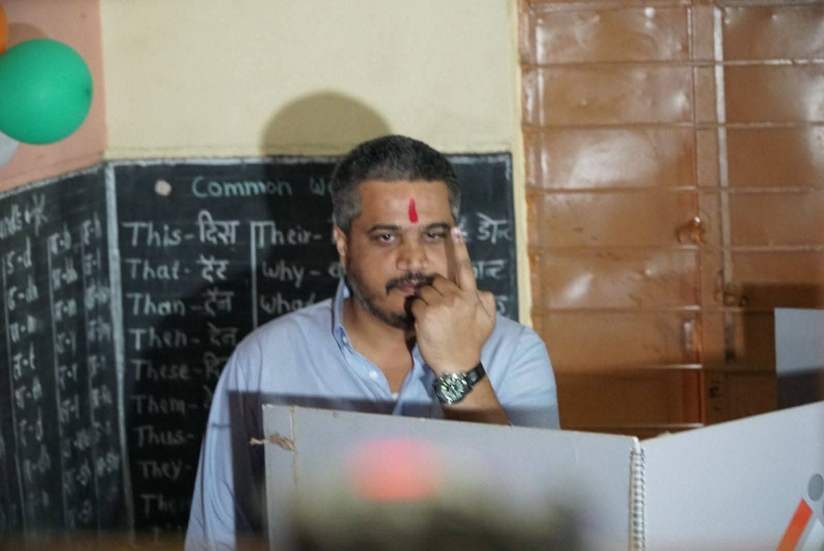 जे सात वर्षात कर्जत जामखेड मतदार संघाचे मतदार होऊ शकले नाही... ते कर्जत जामखेडच्या मतदारांचे व जनतेचे कधीच होऊ शकत नाहीत....!
स्वर्गीय अजित दादांचा वारसा नक्कीच महाराष्ट्राच्या पहिल्या उपमुख्यमंत्री <a href="/SunetraA_Pawar/">Sunetra Ajit Pawar</a>
सांभाळतील यात शंका नाही... त्यांचा विजय ही काळा दगडावरची पांढरी