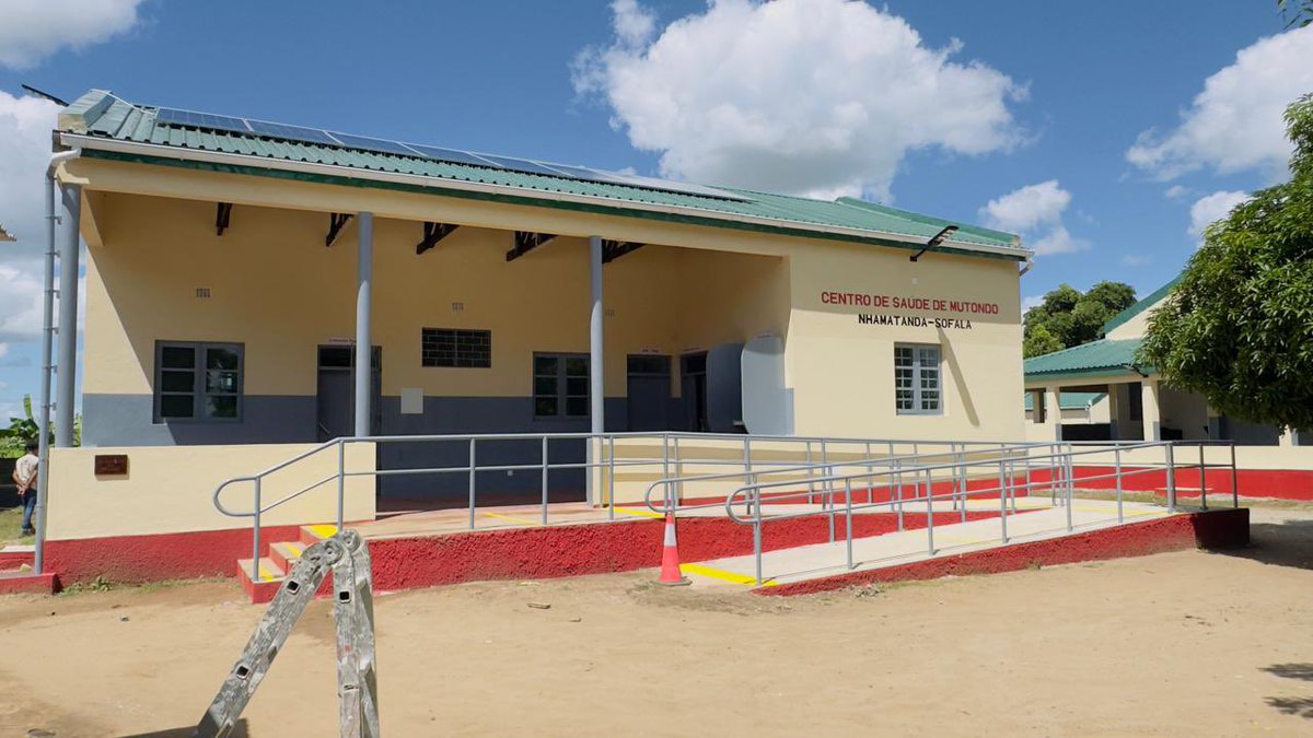 GorongosaPark's tweet photo. We just finished building three new medical health centers in the Sofala districts of Maríngué,  Nhamatanda and Gorongosa. Each center runs on solar power and includes a maternity unit. It’s all part of  the Park’s “One Health“ initiative, https://t.co/7wT1C79C5h