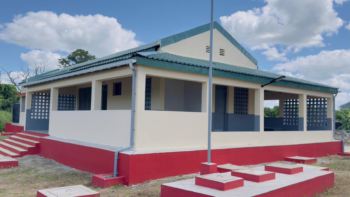 GorongosaPark's tweet photo. We just finished building three new medical health centers in the Sofala districts of Maríngué,  Nhamatanda and Gorongosa. Each center runs on solar power and includes a maternity unit. It’s all part of  the Park’s “One Health“ initiative, https://t.co/7wT1C79C5h