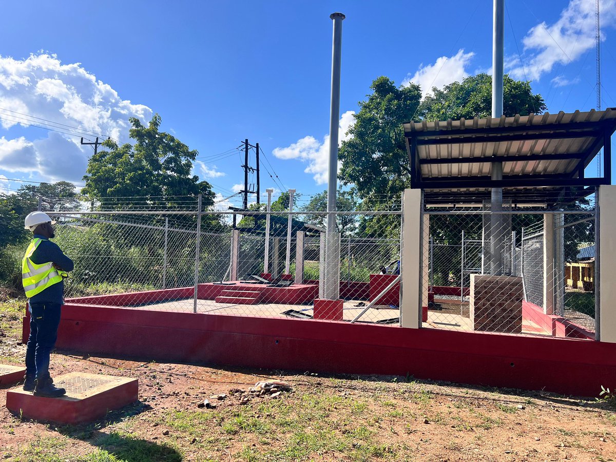 GorongosaPark's tweet photo. #Mozambique #Africa #Gorongosa #OneHealth #Healthcare

Acabámos de concluir a construção de três novos centros de saúde nos distritos de Maríngué, Nhamatanda e Gorongosa. Tudo isto faz parte da iniciativa "Uma Só Saúde" do Parque, que liga a saúde da comunidade à conservação. https://t.co/4rxTlDHNZZ