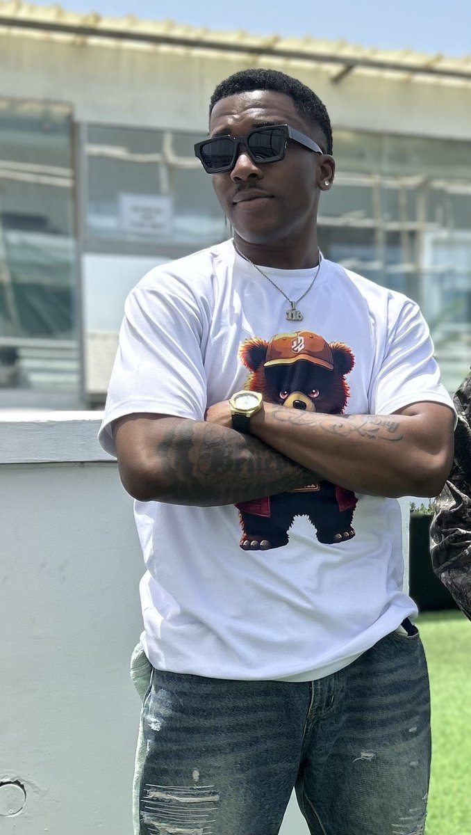 Bq_Whalez's tweet photo. @twyse_116 rocking Bruxx The Bear Tee from @22Clothier .

🏷️: ₦25,000.
send a dm to cop yours💫. https://t.co/IUzzWTyMgJ