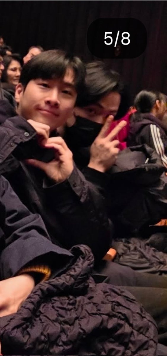 심진화님 인스타속에 우리 지훈이^^
심진화 부부님과 구소영 감독님 지훈이 같이 한복남 봤나보네 ^^ 근데 옆에 원이? 아니죠?? 맞나요?? 알쏭달쏭 ㅜㅜ  맞나? 아닌가??