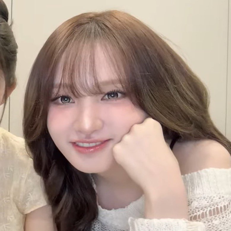 ehRl__'s tweet photo. 요즘 볼살 폼 미쳐써<<레알ㅋㅋ https://t.co/nQhRfOxg2v