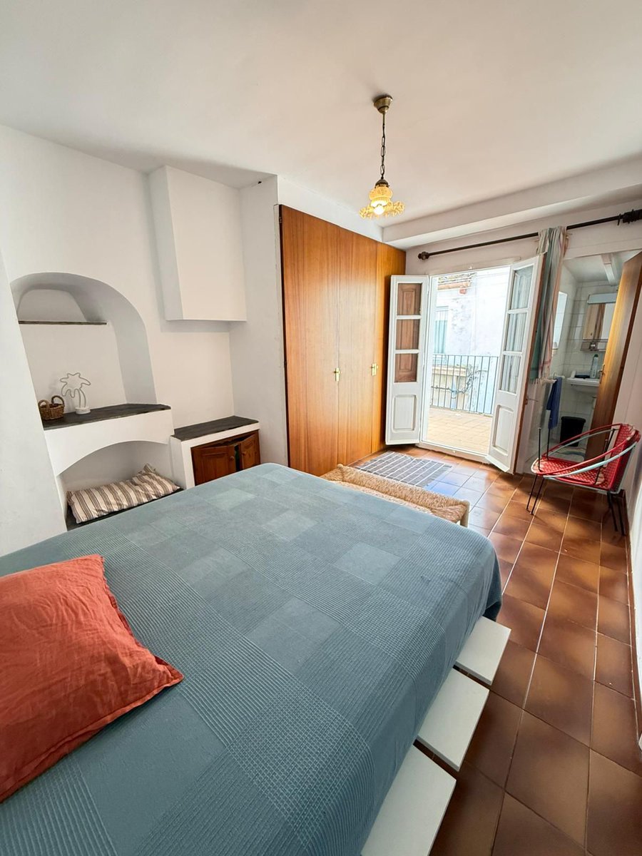 XavierSoms1's tweet photo. 🏡 Casa amb encant al nucli antic de Cadaqués

📍 Carrer des Call · a passos del mar 🌊
100 m² · 3 plantes

☀️ Molta llum
🏡 Casa independent
🔨 Gran potencial de reforma

💰 950.000 €

📩 DM per més info o visita

#Cadaques #CostaBrava #CasaEnVenda https://t.co/QUCDyyjozs