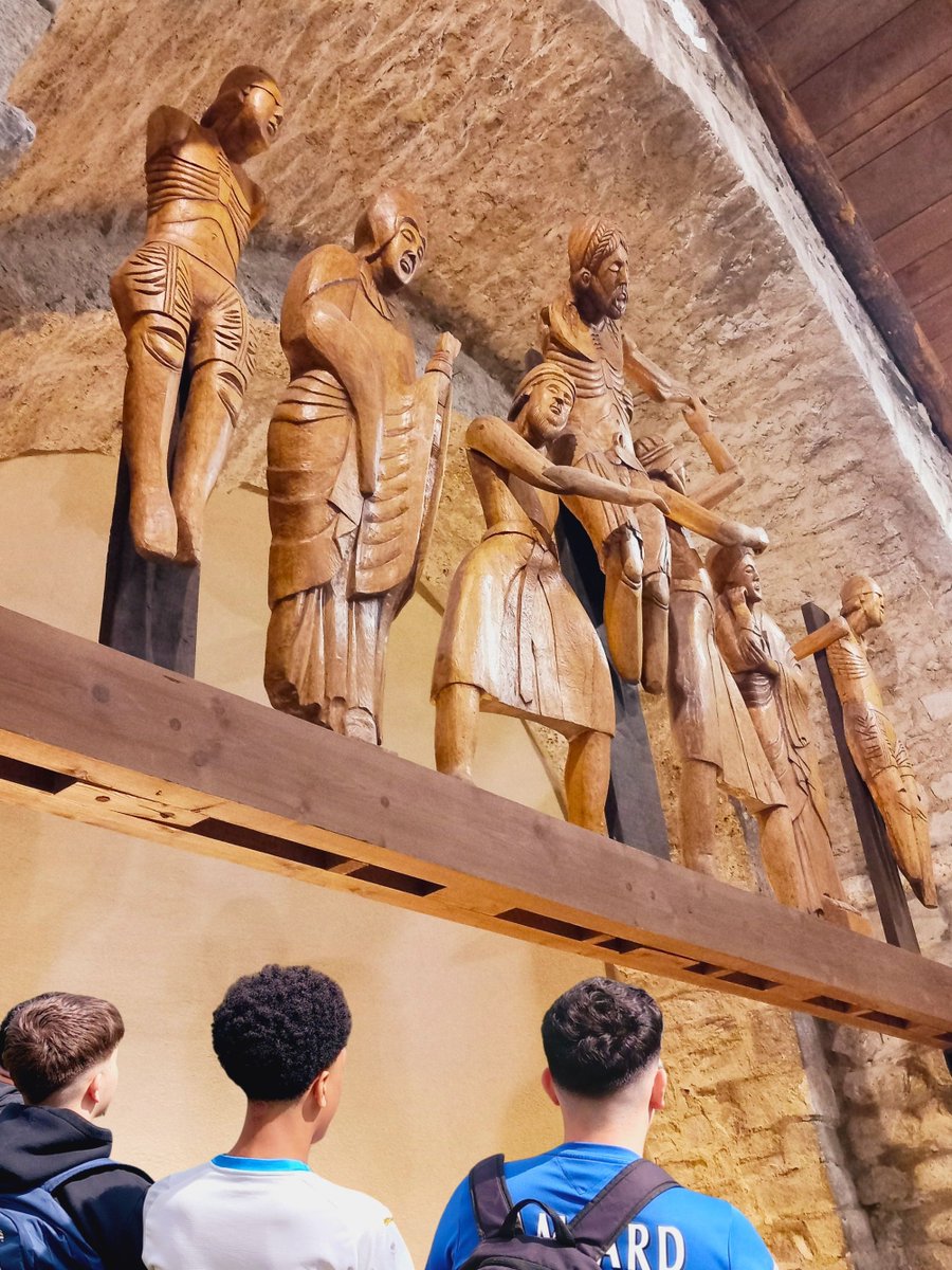 cdavalldeboi's tweet photo. Ahir vam fer un viatge al temps del romànic amb l'alumnat de 1er de batxillerat sociohumanístic de l'@ins_balaguer.⛪ El conjunt romànic de la #ValldeBoí és un dels exemples més ben conservats d’aquest estil a Europa, declarat Patrimoni Mundial de la Humanitat per la UNESCO. https://t.co/nBxggcdBN5