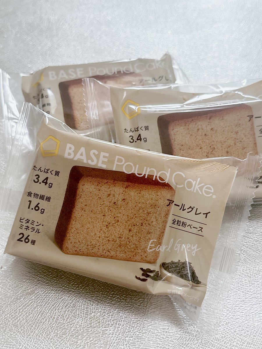 ayako_inada's tweet photo. BASE FOODSさんより
昨年新発売された本格スイーツ

 BASE Pound Cakeアールグレイ

全粒粉をベースに作られているのに
しっとりしていて美味しいんです♡

紅茶の香りも味もとても良く
紅茶スイーツ好きの私も納得!!笑。

皆さんに試して欲しい…✨

#pr
#BFSuppporters

↓ https://t.co/ePfwf15rPl