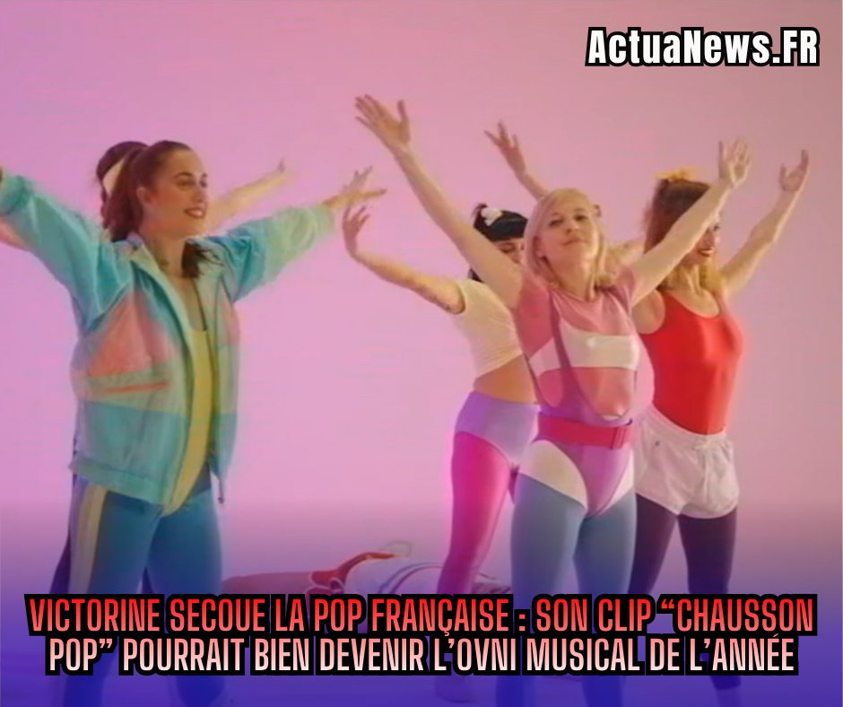 ActuaNewsFr's tweet image. 🎵 #Victorine dévoile #ChaussonPop et son univers pop déjanté intrigue déjà. Clip fou, second degré assumé, album attendu en septembre… nouvelle révélation française ou futur phénomène culte ? 👀 actuanews.fr/2026/04/24/vic…

 #FrenchPop #NouvelleScene #MusicNews