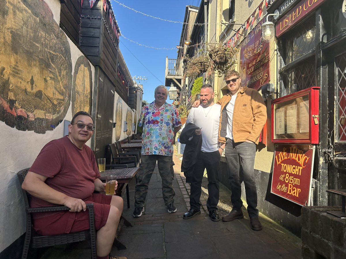 Warren Carter tweet media