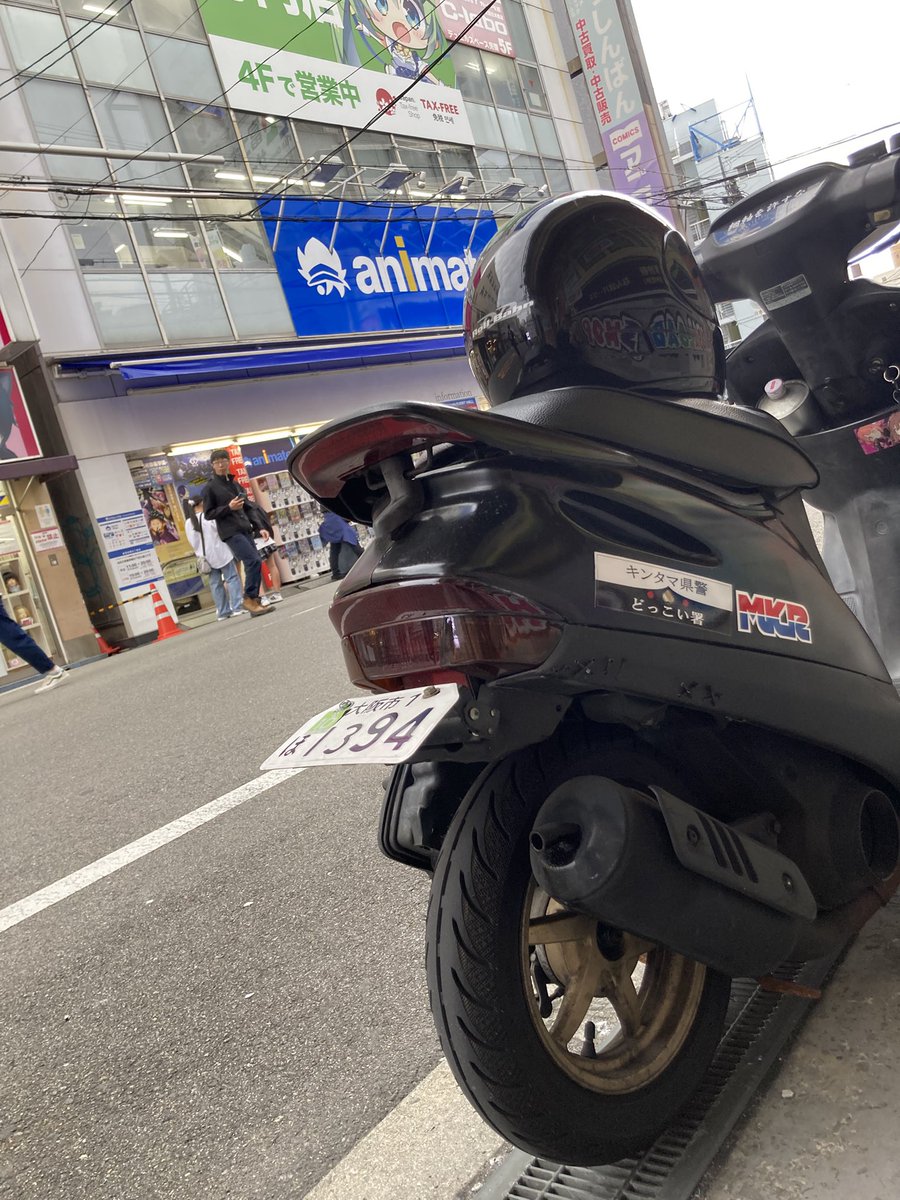 オタクの街にオタク乗り物が登場 オタクの街にオタク乗り物が登場