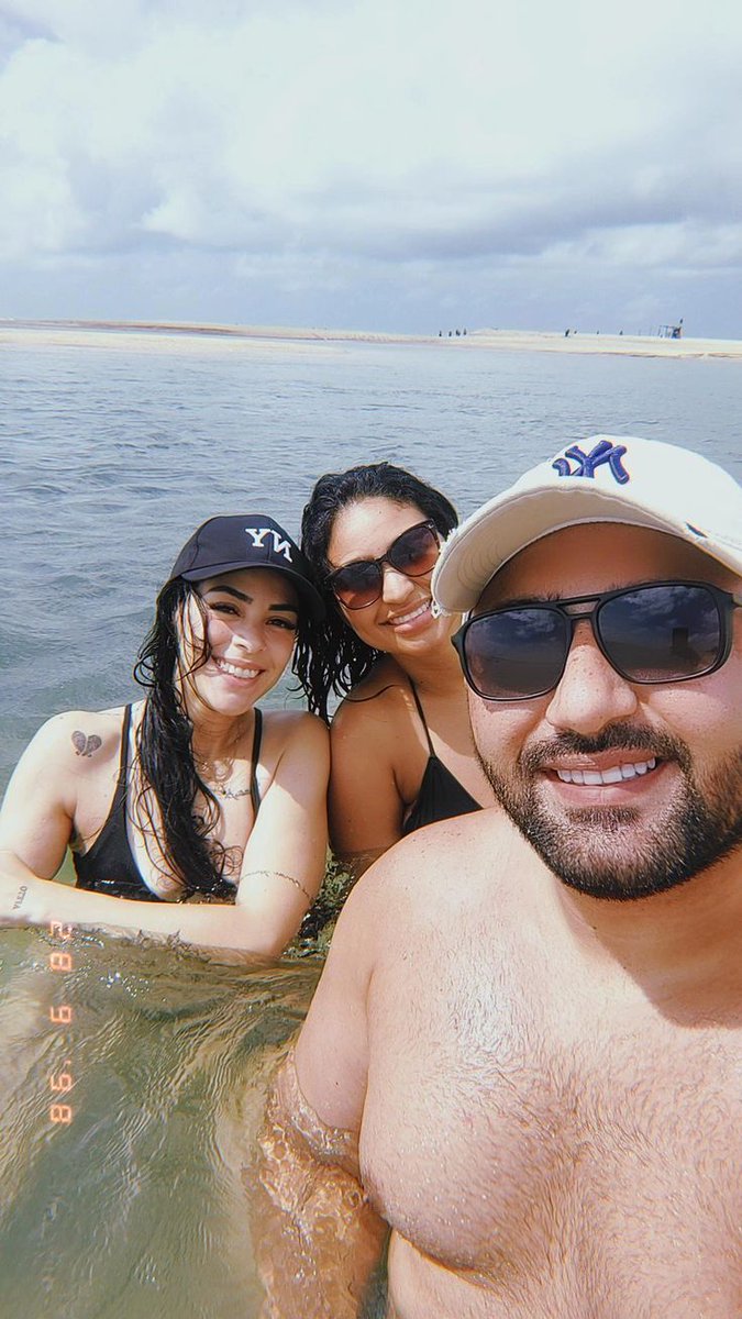 BiThreesomeClub's tweet photo. Lucky enough to love and fuck two incredible women who also love each otherโฆ living the dream๐
#MFFThrouple #BisexualLife #ThroupleGoals #SpicyLove https://t.co/2ng7KUepaL