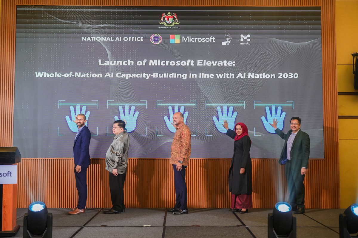 GobindSinghDeo's tweet image. Empowering our society to be AI-enabled is what it takes to achieve our aspiration of becoming an AI nation. We want to ensure that no one is left behind as Malaysia moves forward in this AI age.

#AINation 
#Talent 
#Upskilling 
#TVET 
#MalaysiaMADANI