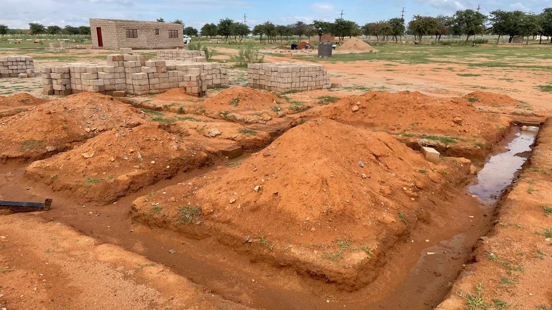 The Cuban Civil Engineer and Consultant Karel Figueroa Ruiz performs good work in the technical-construction advisory of the housing program in the Kunene region. In this way, he achieves, in favor and for the benefit of the Namibian brothers, support for the development.