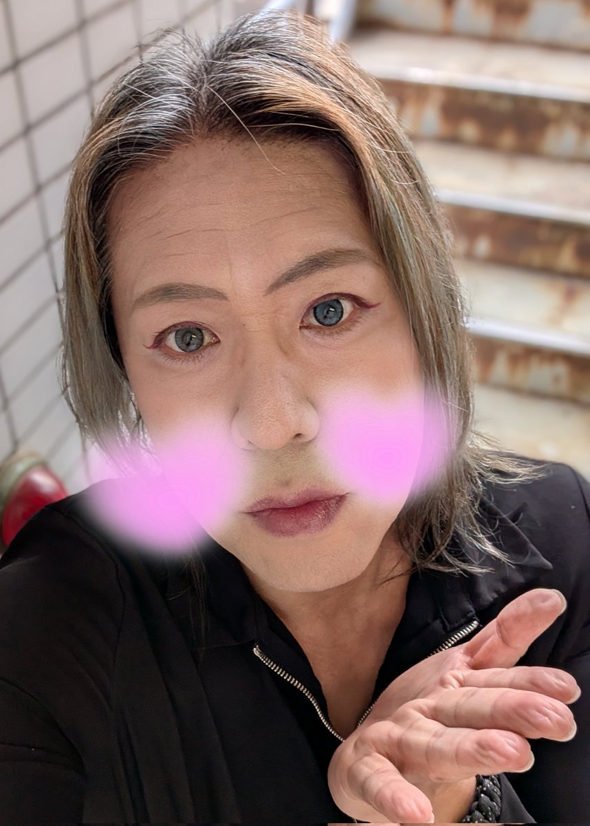 JosouNonnon's tweet photo. 今日はアウルさん🦉でのんびり過ごしてます。金曜日なので段々賑やかになってきました〜♪
ホルモン治療のせいか、胸がふっくらした気がします♡どこまで育つのか楽しみです♪
#池袋アウル 
#女装 
#男の娘 https://t.co/mtroem4U8O