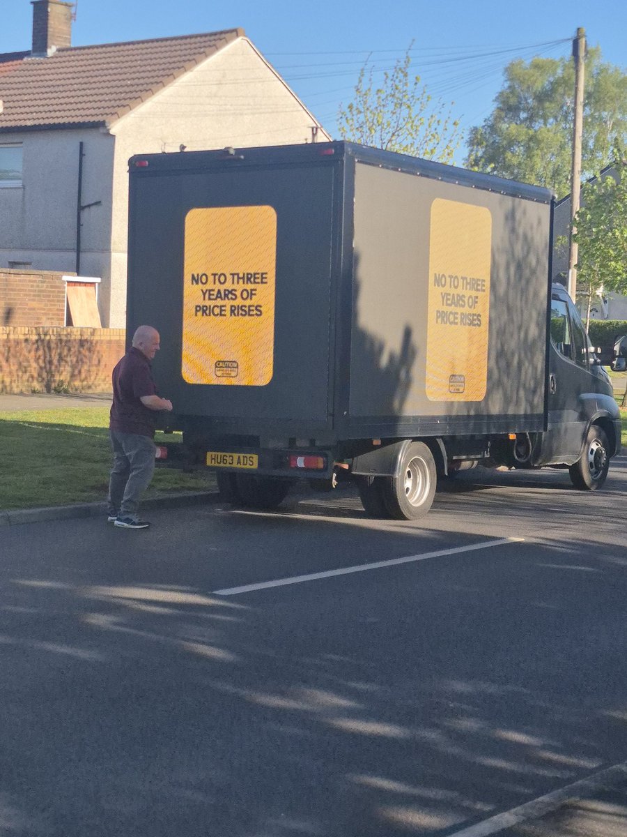 The_Mighty_Mojo's tweet image. A greeting for everyone here for Arne Slot’s press conference this morning 
#LFC 

@spiritofshankly