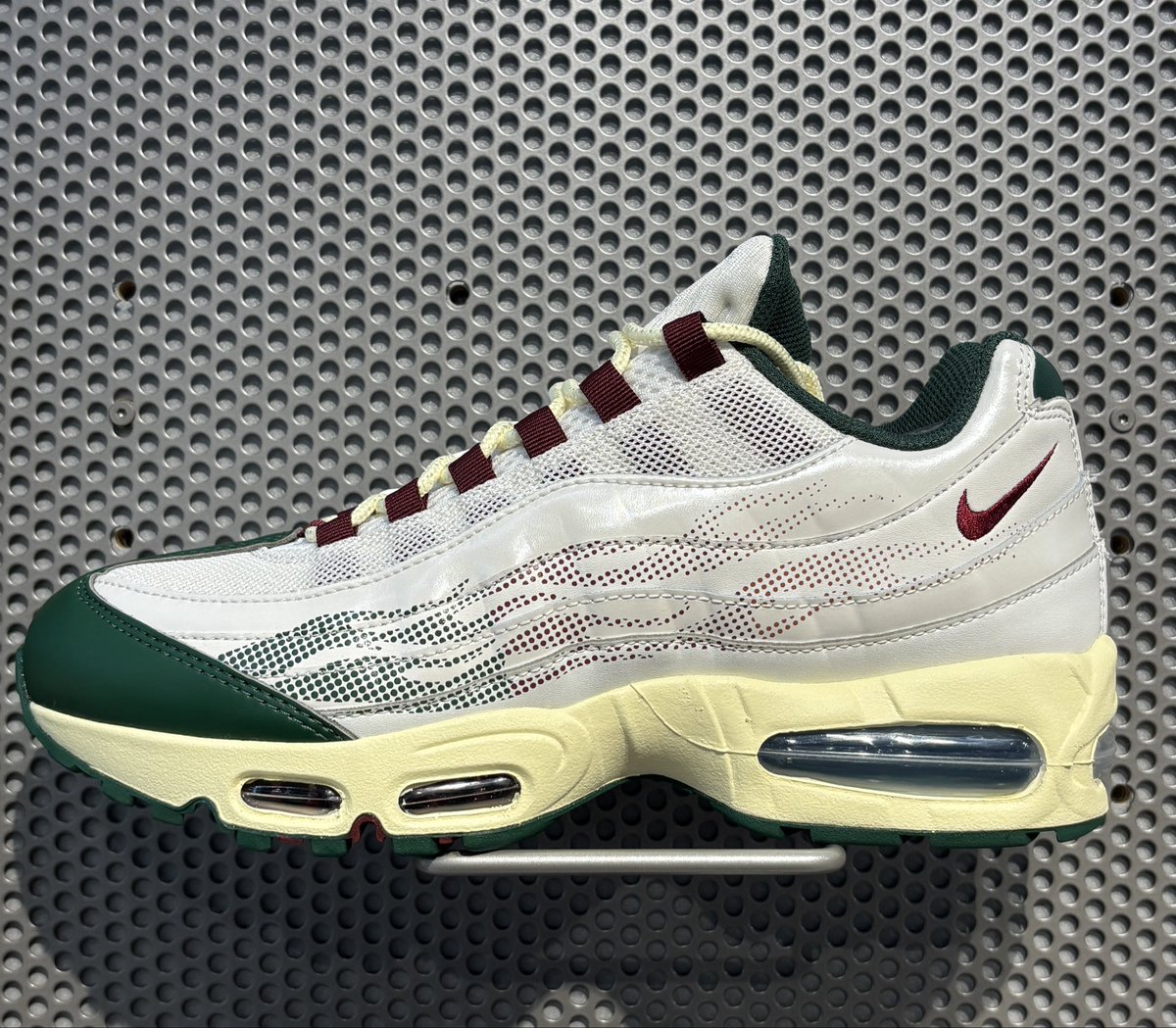 2Nabee's tweet image. #nike #snkrs #スニーカー 
店舗限定、今のところ