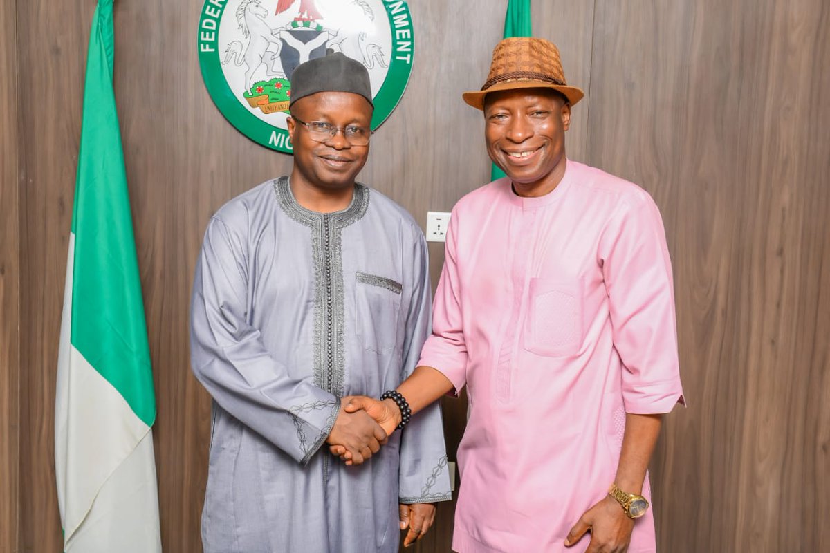 nosdraofficial's tweet photo. The briefing of the newly appointed Permanent Secretary of the @FMEnvng, Mallam Salihu Aminu Usman, was held at the Ministry’s Conference Room in Abuja. The DG/CE of NOSDRA, Engr. Chukwuemeka Woke, was represented at the event by the Director of PPAR, Dr. Shola Oladipo. https://t.co/tqqUVcyXXz