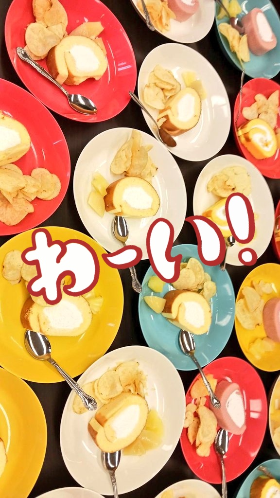 SBC12528319's tweet photo. はーぴばーすでーとぅーゆー♬
今月のお誕生日会の主役は、本日4/24がお誕生日だというプリティーSさんでしたー‼️👏👏👏ﾊﾟﾁﾊﾟﾁﾊﾟﾁﾊﾟﾁ
毎月恒例のバイオリン＆ウクレレ＆ギター演奏で、はぴば🥳
Sさんが心穏やかに過ごせる一年になりますように😊
次回のお誕生日会は5/22(金)となります🍀 https://t.co/Sc8DSAfOPu