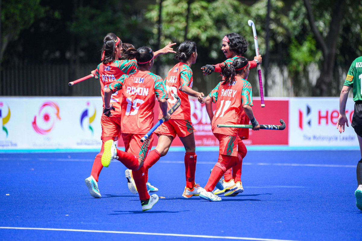 asia_hockey's tweet image. 🏑 Moments of the Match 🌟
A thrilling contest from start to finish! 🔥
Bangladesh showed great attacking intent while Uzbekistan fought hard with strong resistance throughout the game. 🇧🇩⚔️🇺🇿Key goals, intense midfield battles, 
#WomenInSports #GameOn #ThrillingMatch
