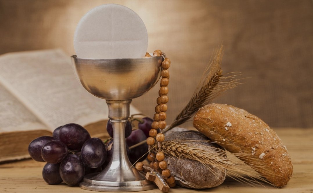 #EvangelioDelDía | Viernes 24 de abril. TIEMPO PASCUAL. Jn 6, 52-59 "El que come mi carne y bebe mi sangre habita en mí y yo en él". 

Lectura del Santo Evangelio completo:
facebook.com/share/p/1Kpebu…