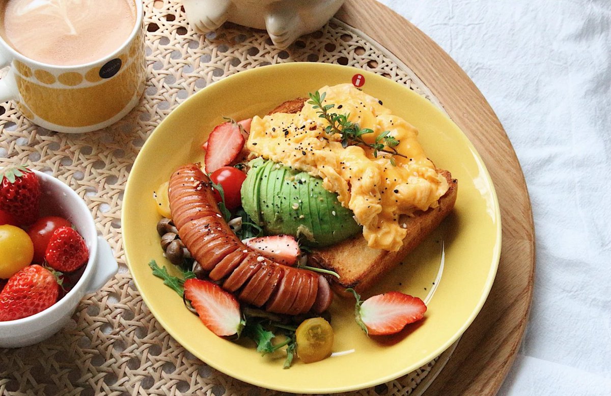 OneIrishBastard's tweet image. Swap 1 meal for this 300-calorie grilled chicken + quinoa bowl! Lean protein (chicken), fiber (quinoa/veggies), u0026 healthy fats (avocado) = energy + fat loss.  #FatLossMeals #CleanEating