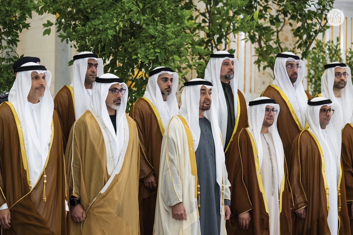 AletihadEn's tweet image. In the presence of the #UAE President, #AbuDhabi Executive Council’s new members take oath of office

Read more: link.aletihad.ae/JYSg 

#AletihadNewsCenter