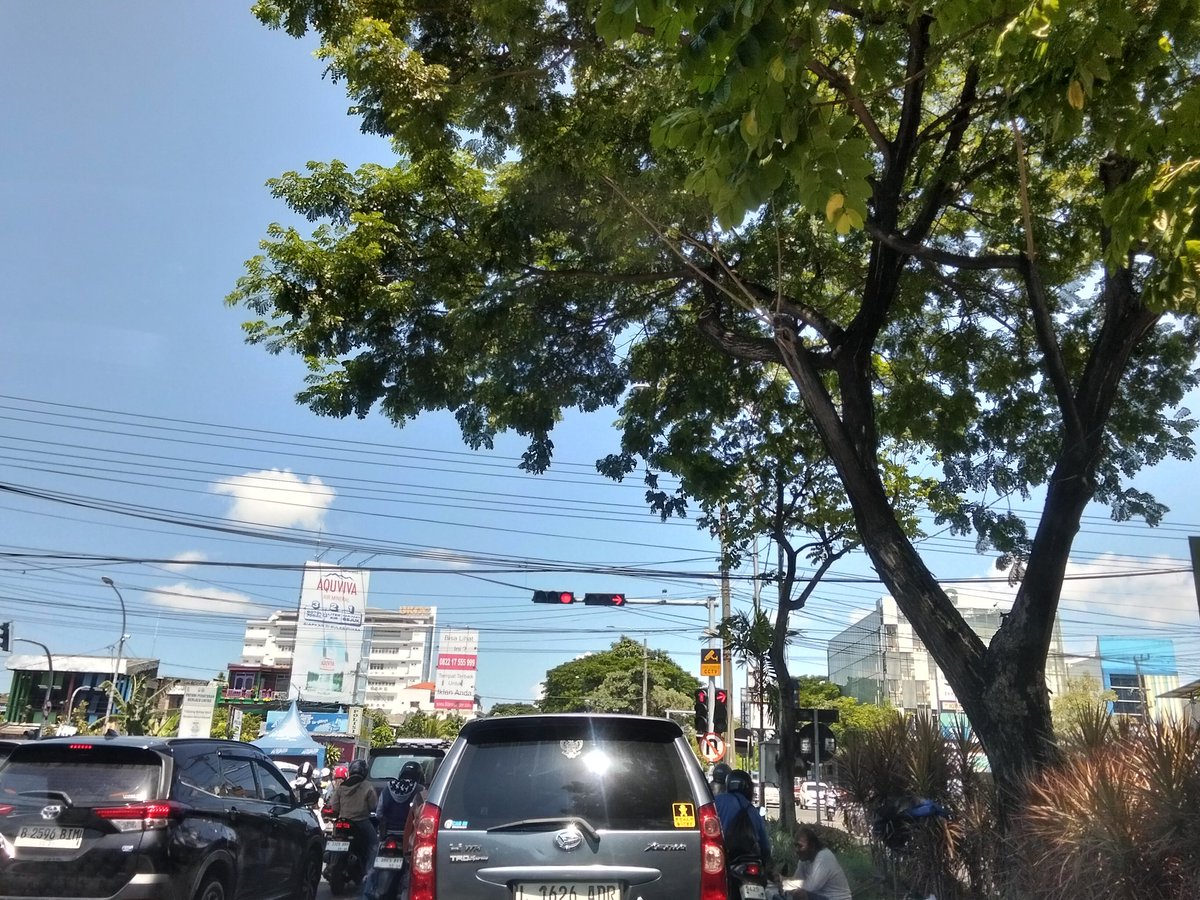 Mr_Enjoy_Aja's tweet image. #Looks #trafficjam in🚦Soekarno street 🤨😟
#Surabaya #Jakarta #Semarang #Bali #Lombok #Medan #Indonesia