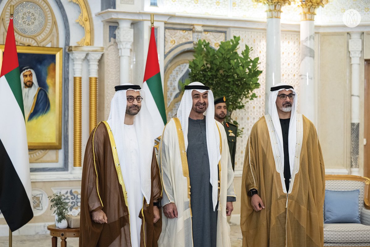 AletihadEn's tweet image. In the presence of the #UAE President, #AbuDhabi Executive Council’s new members take oath of office

Read more: link.aletihad.ae/JYSg 

#AletihadNewsCenter