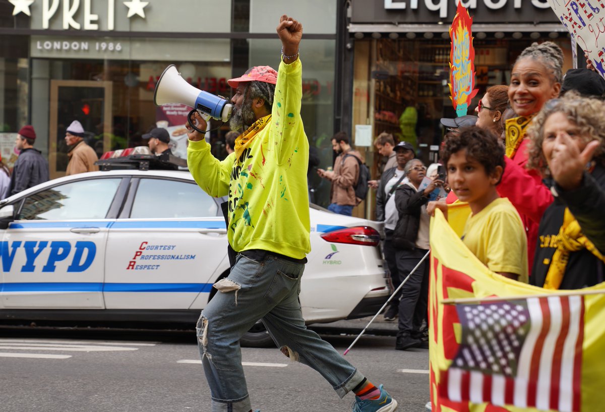 XHNews's tweet image. #US set to host the 2026 #WorldCup -- but rights groups are issuing warnings.
They say foreign visitors could face:
-- denied entry or arbitrary detention
-- deportation risks
-- invasive search of phones &amp;amp; social media
-- racial profiling and discrimination
Amnesty International