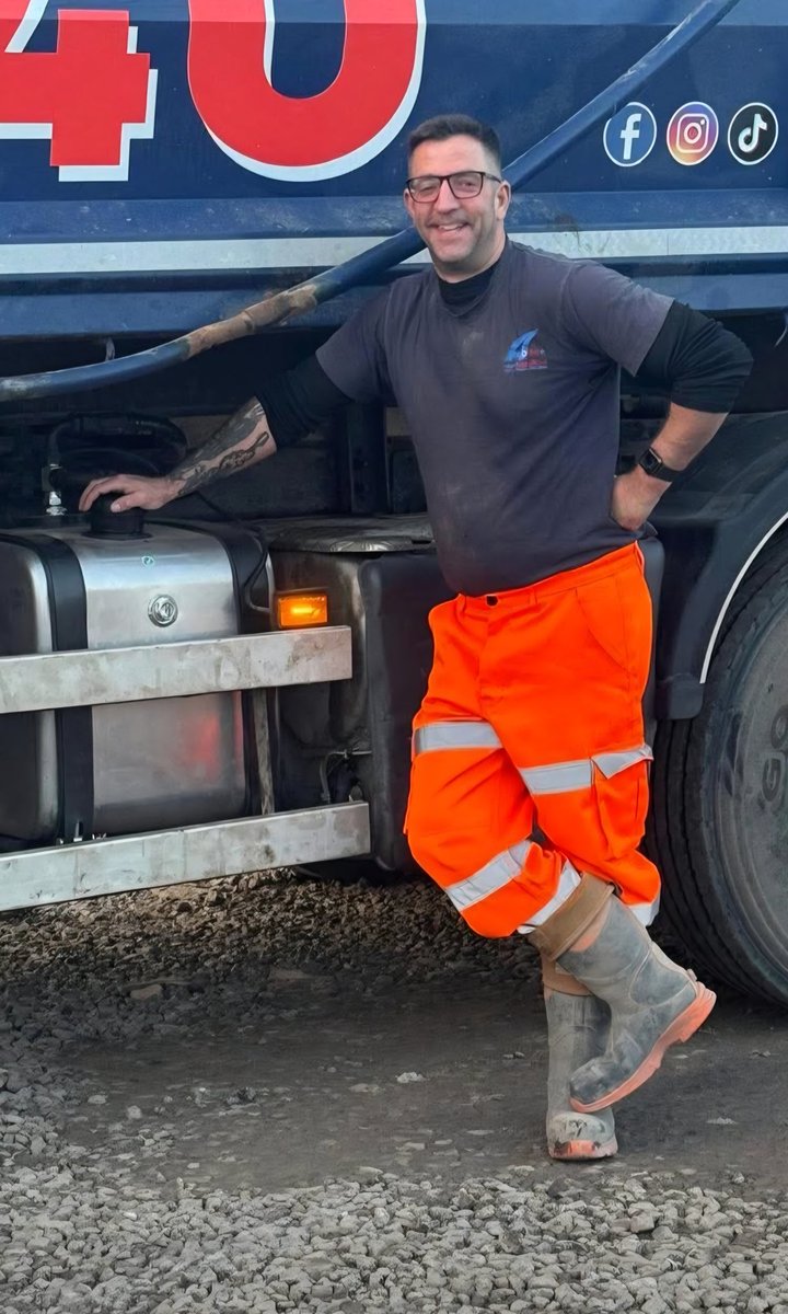 HivizScruffs's tweet image. ##buckbootz 
#hiviz
#trucker