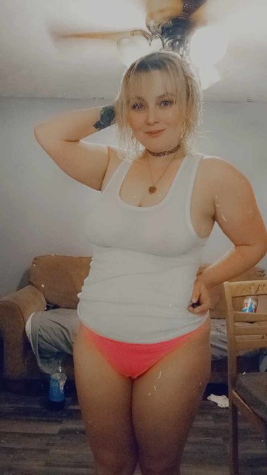 Emmy Lou - Come see me ❤️https://t.co/SqCnQOHHGS First months free!!! https://t.co/o59Dhoof1d